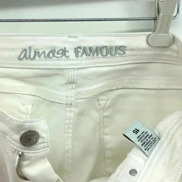 WHITE  ALMOST FAMOUS DENIM SHORTS - Picture 3 of 4